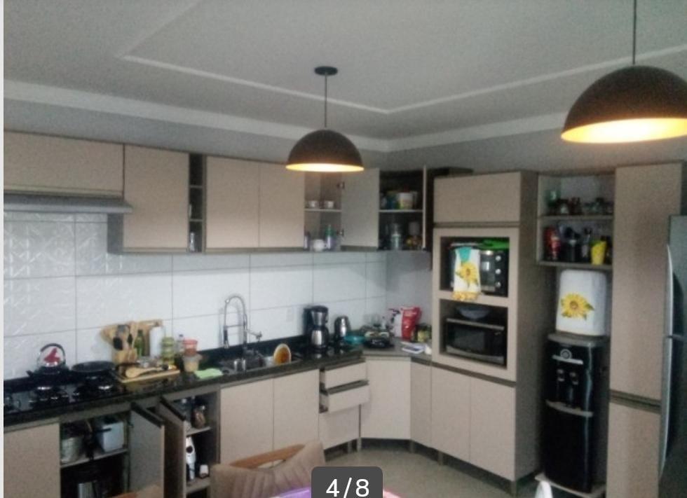 Casa à venda no bairro Rio Vermelho, com acabamento refinado