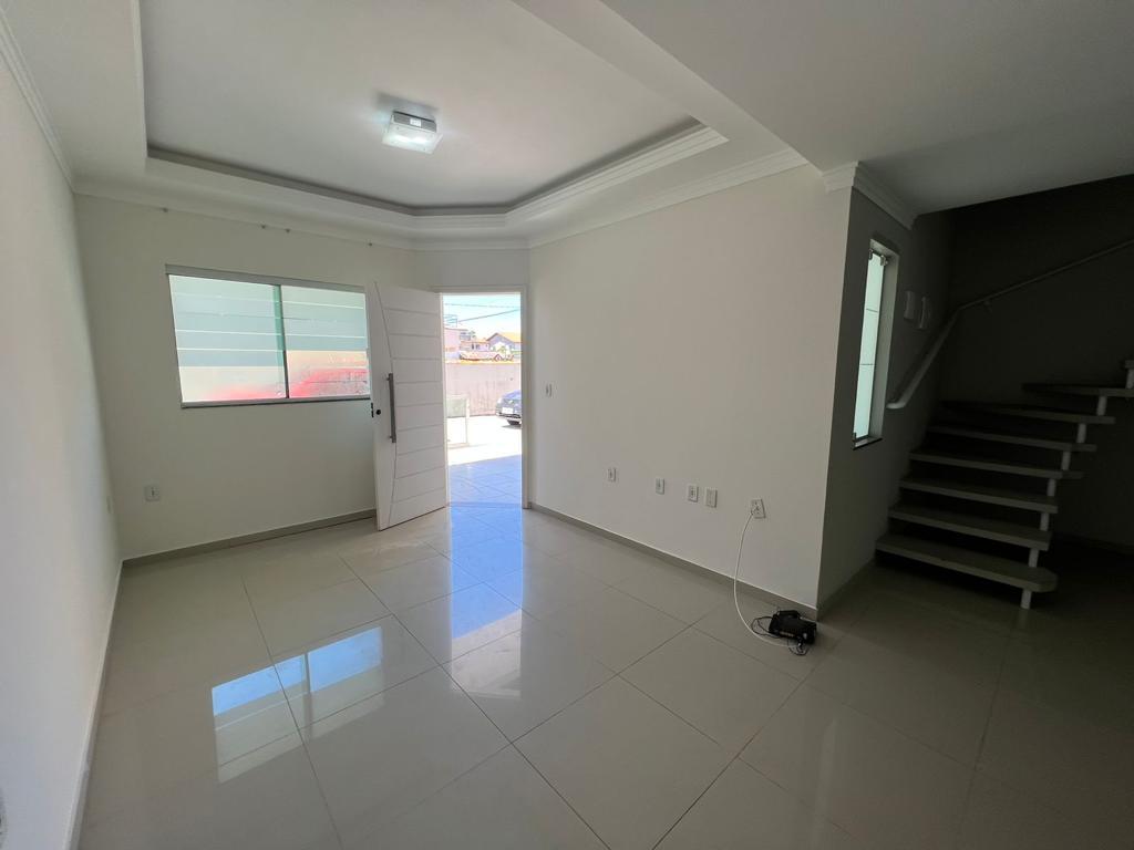Casa com acabamento impecável, 2 andares - Bairro Ingleses, Florianópolis - SC