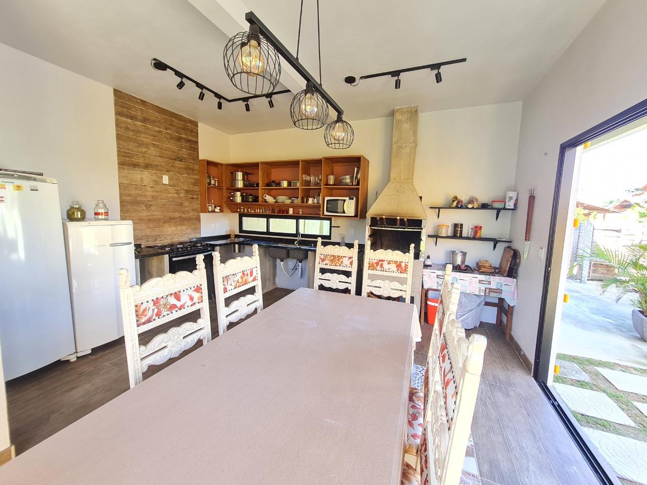 Casa com 4 suítes independentes - Próximo à praia do Moçambique