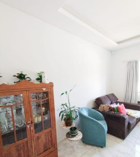 Casa à venda no bairro Rio Vermelho, com preço acessível