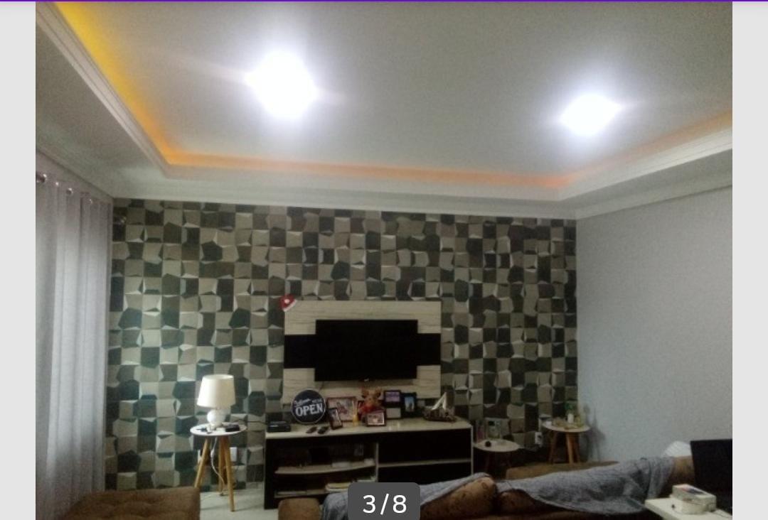 Casa à venda no bairro Rio Vermelho, com acabamento refinado