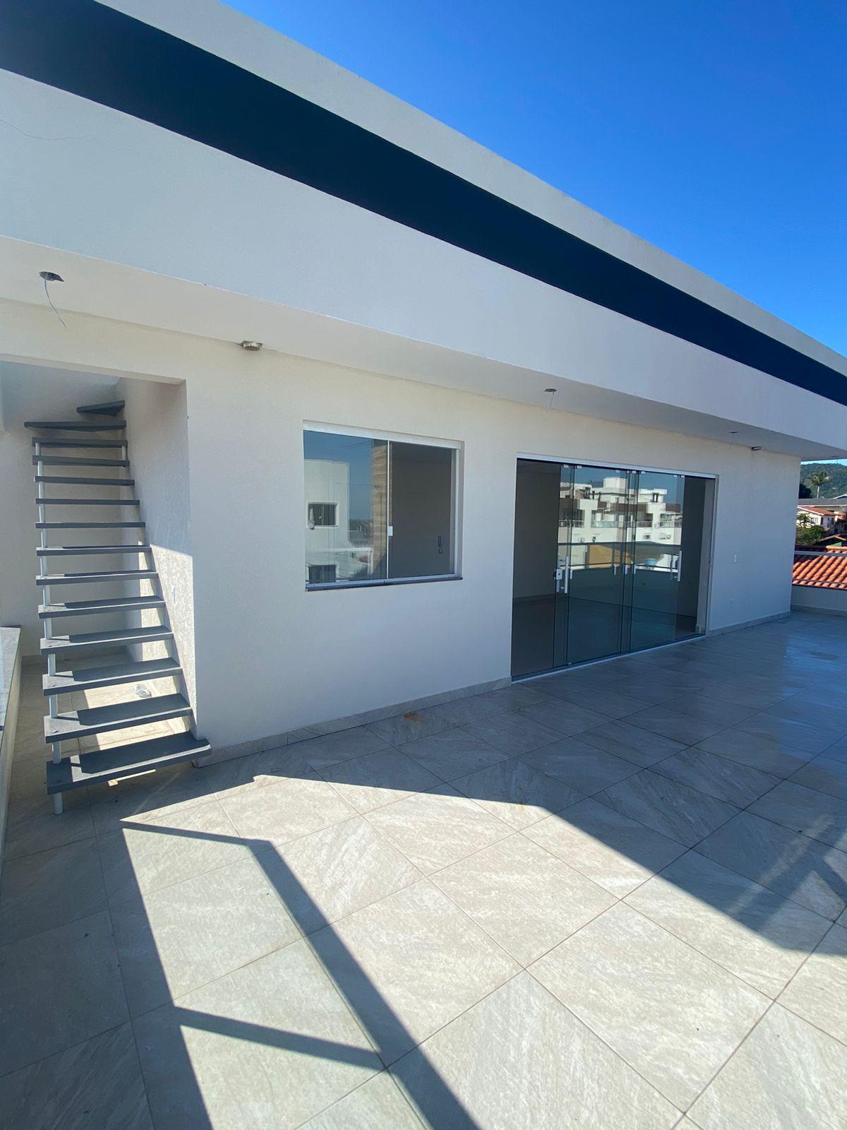 Cobertura disponível para venda nos Ingleses, entrada para o Santinho