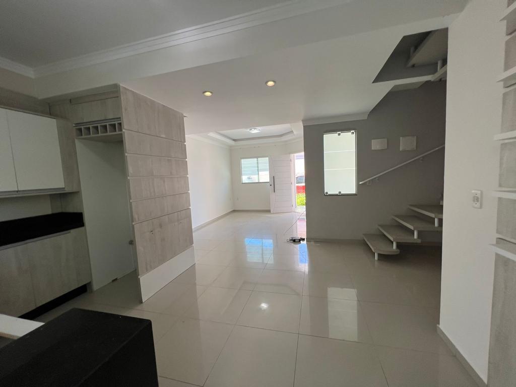 Casa com acabamento impecável, 2 andares - Bairro Ingleses, Florianópolis - SC