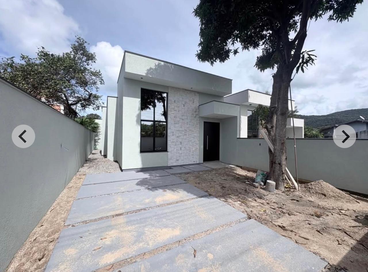 Casa Térrea com Suíte, Churrasqueira e Amplo Terreno
