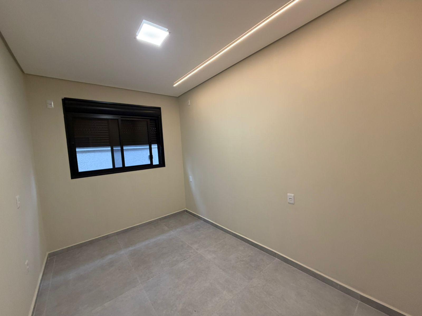 Casa Térrea com 3 Dormitórios, Suíte e Amplo Terreno