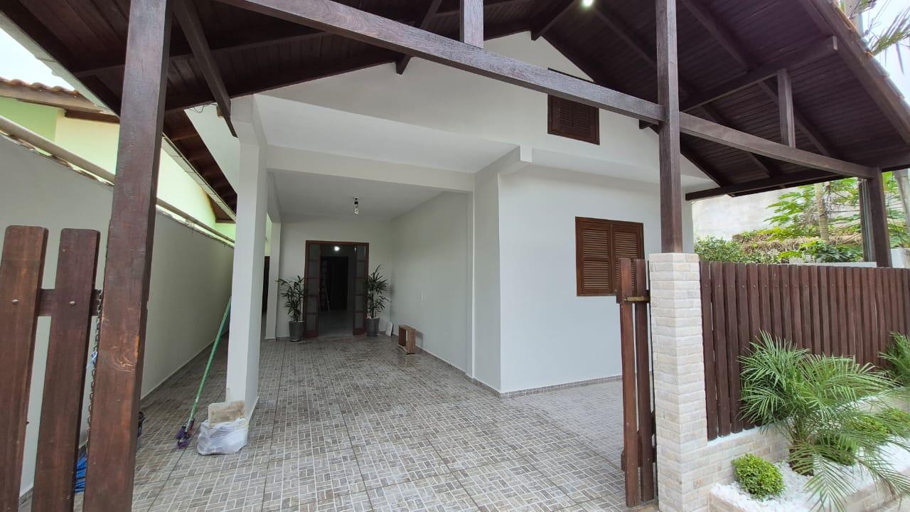 Casa com 5 Dormitórios, Área Gourmet e Amplo Espaço Externo