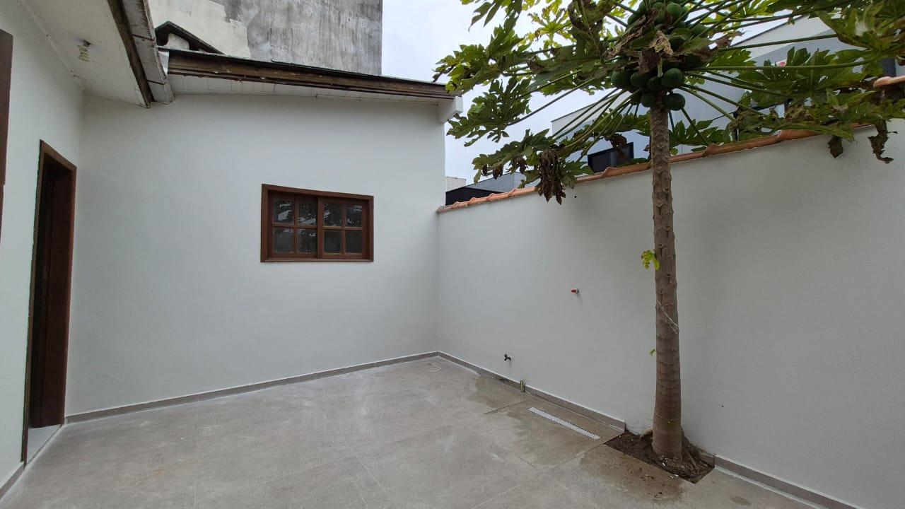 Casa com 5 Dormitórios, Área Gourmet e Amplo Espaço Externo