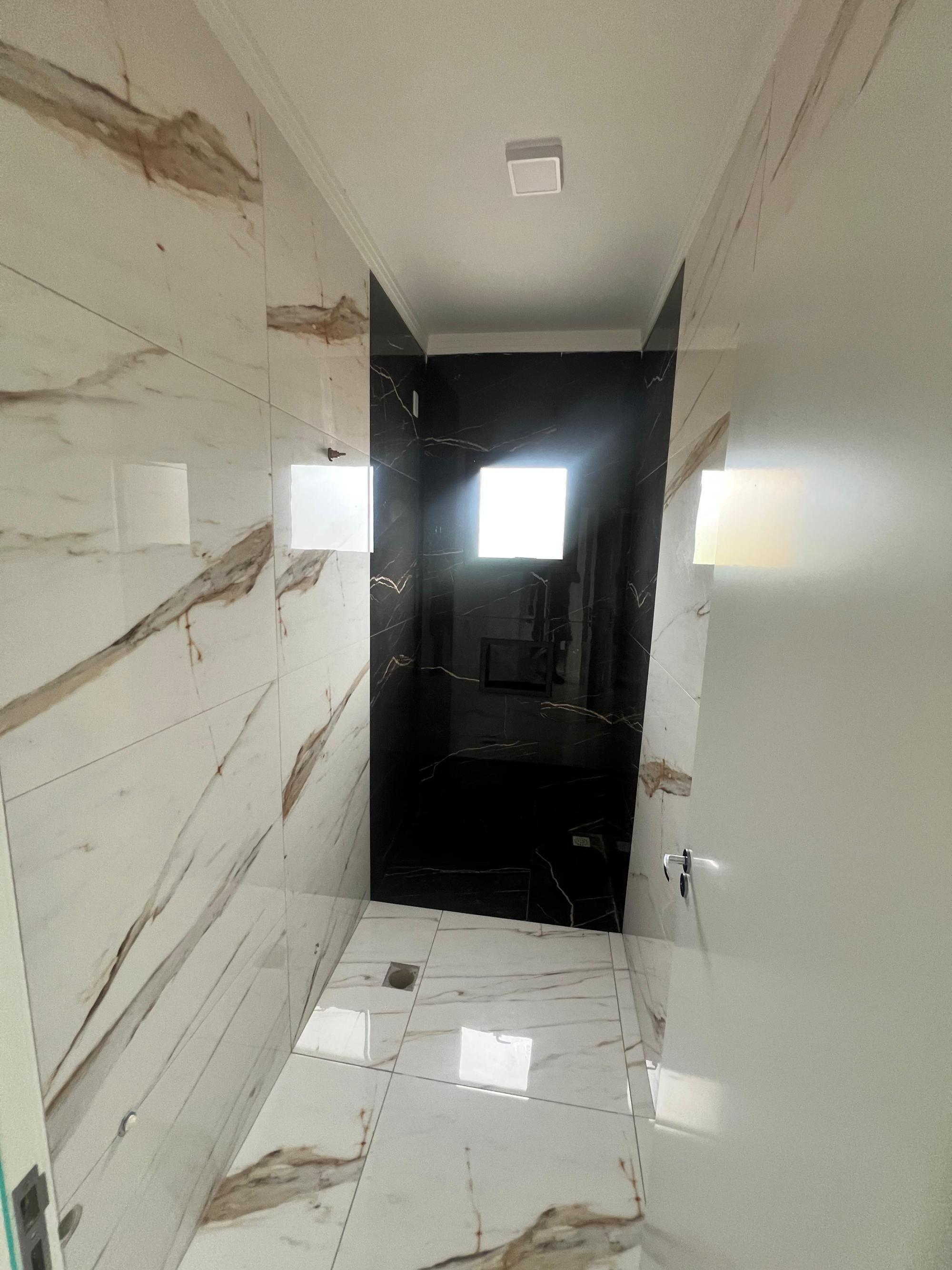 SOBRADO À VENDA – RIO VERMELHO | FLORIANÓPOLIS/SC | SUITES + EDÍCULA
