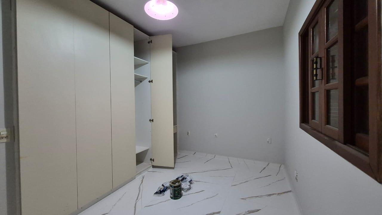 Casa com 5 Dormitórios, Área Gourmet e Amplo Espaço Externo