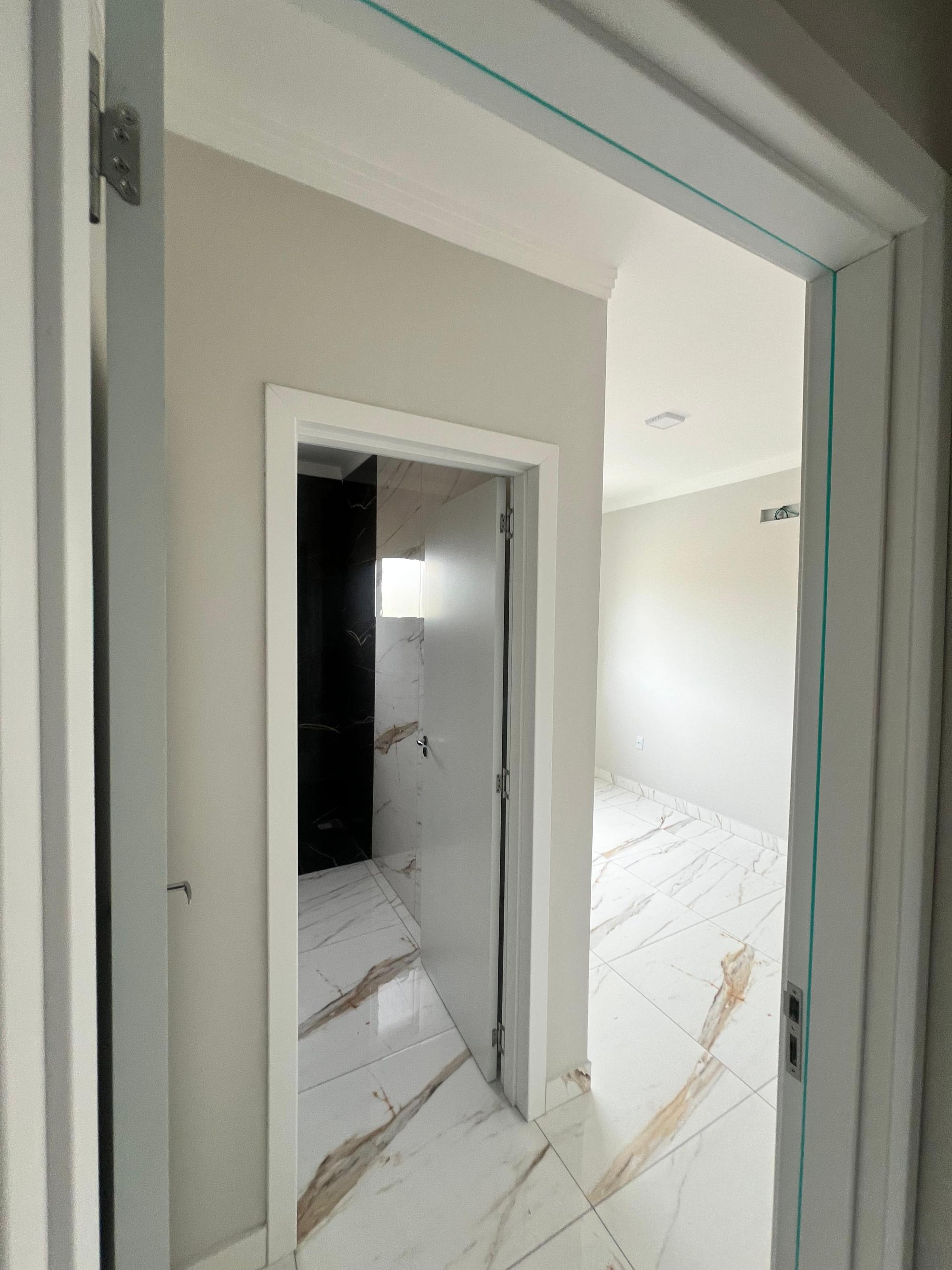 SOBRADO À VENDA – RIO VERMELHO | FLORIANÓPOLIS/SC | SUITES + EDÍCULA