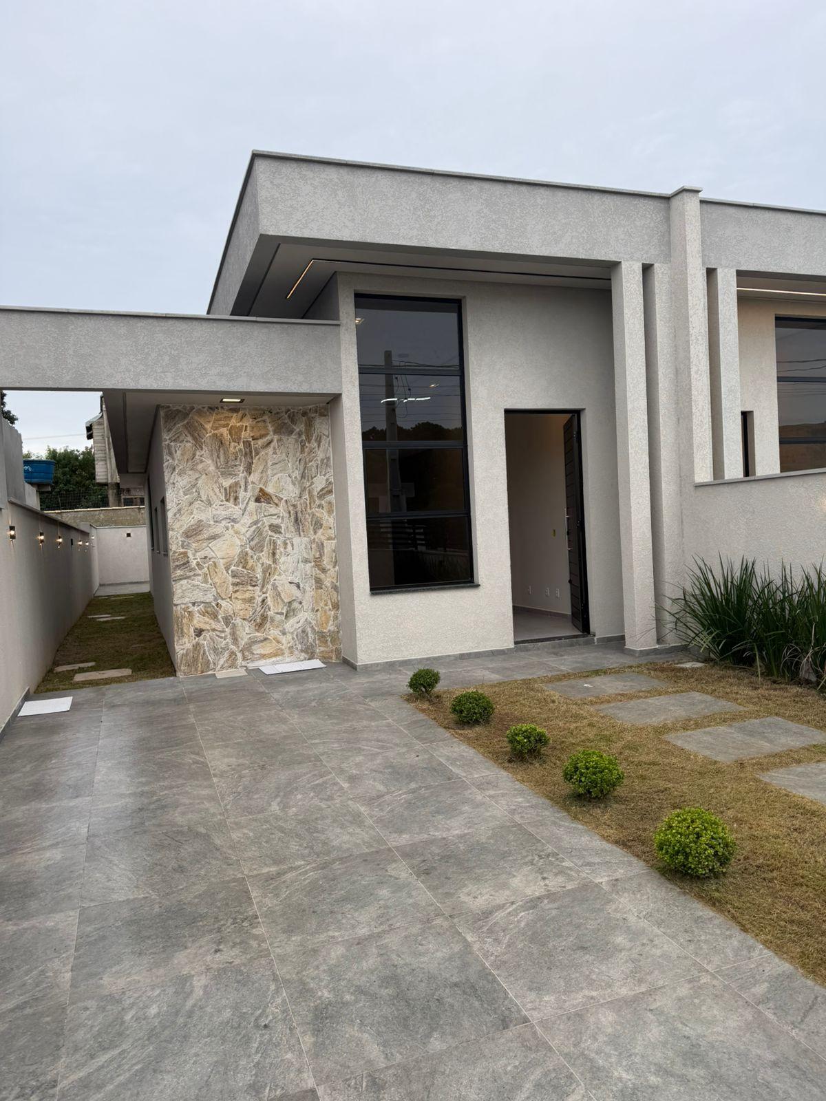 Casa Térrea com 3 Dormitórios, Suíte e Amplo Terreno