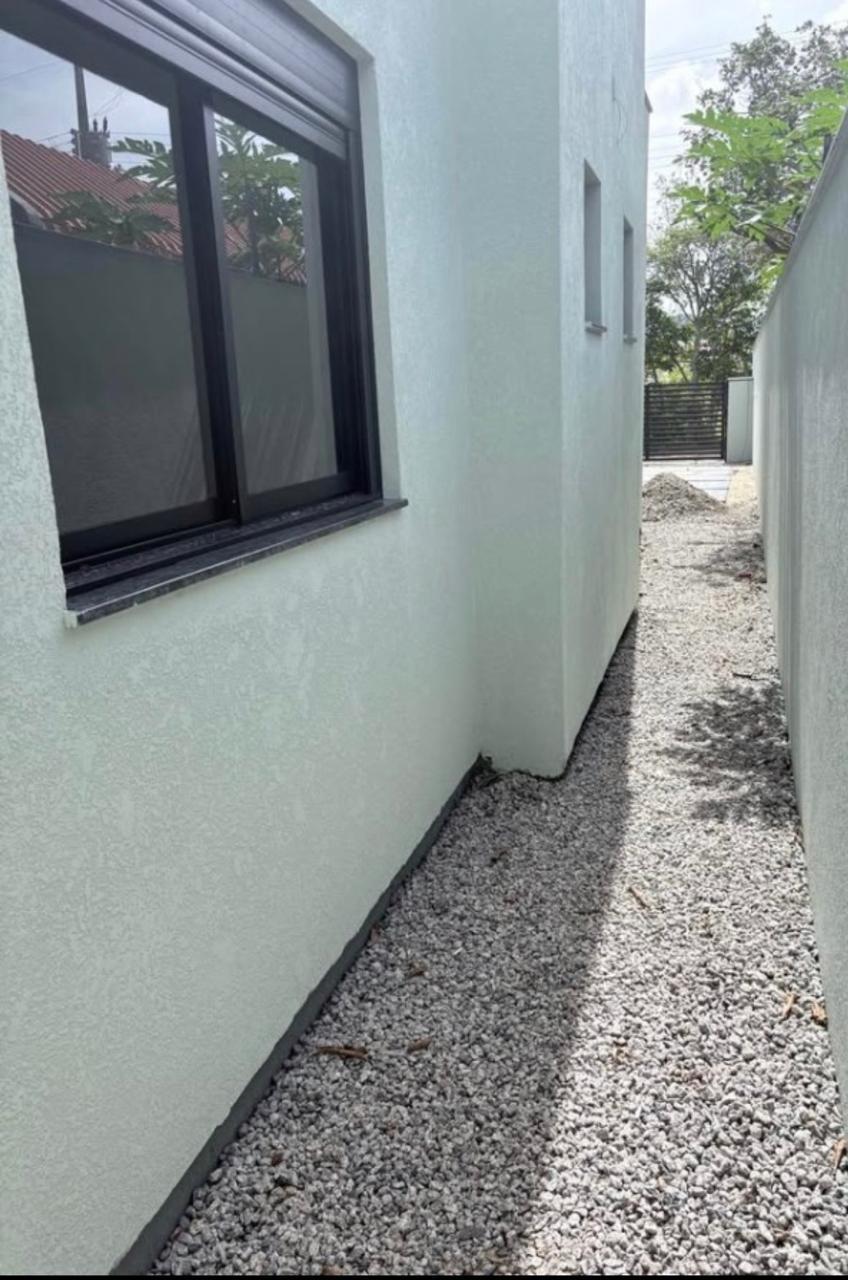 Casa Térrea com Suíte, Churrasqueira e Amplo Terreno