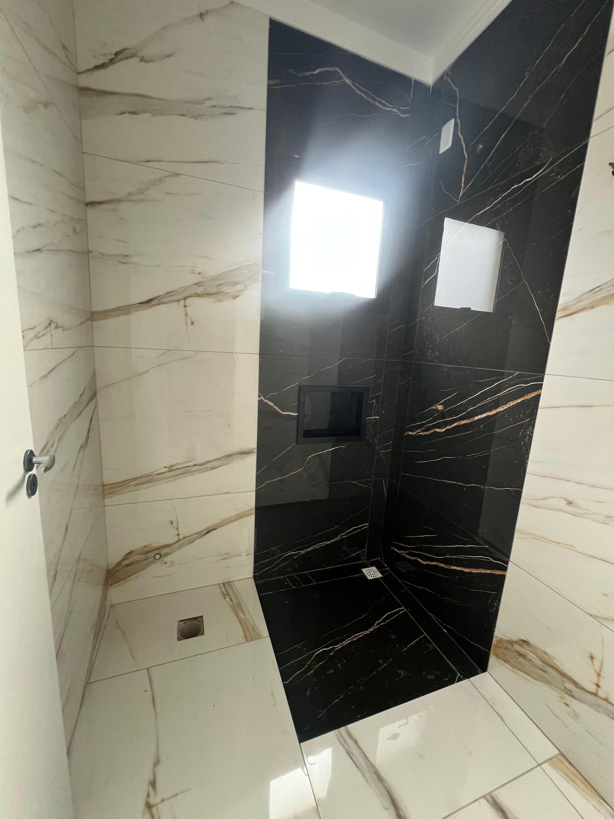 SOBRADO À VENDA – RIO VERMELHO | FLORIANÓPOLIS/SC | SUITES + EDÍCULA