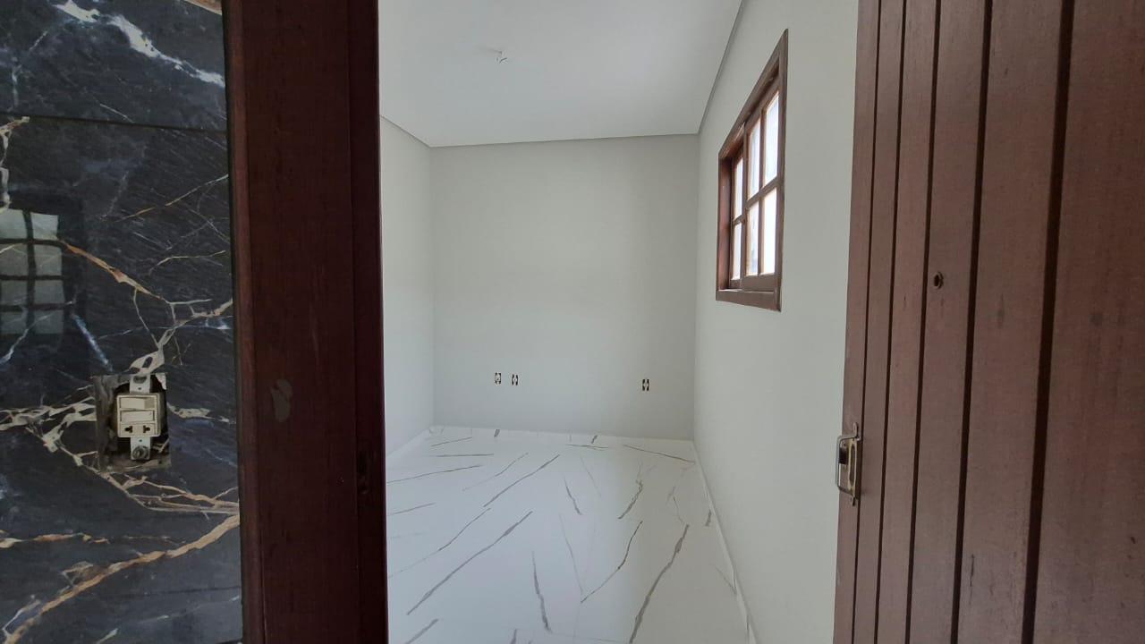 Casa com 5 Dormitórios, Área Gourmet e Amplo Espaço Externo