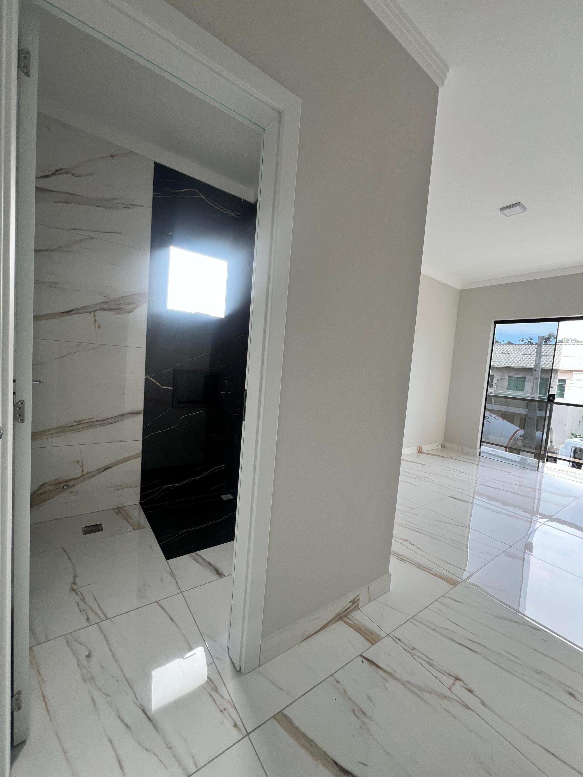 SOBRADO À VENDA – RIO VERMELHO | FLORIANÓPOLIS/SC | SUITES + EDÍCULA