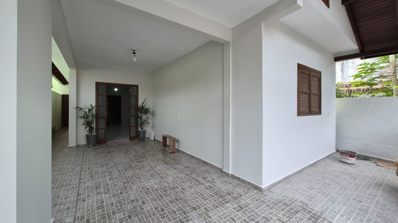 Casa com 5 Dormitórios, Área Gourmet e Amplo Espaço Externo