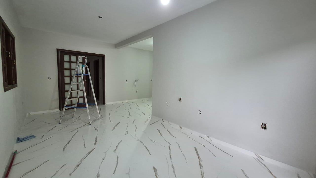 Casa com 5 Dormitórios, Área Gourmet e Amplo Espaço Externo