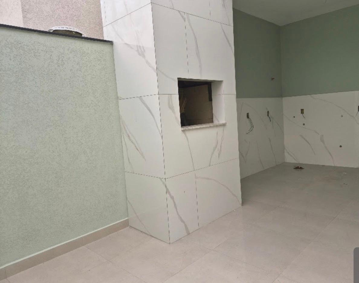Casa Térrea com Suíte, Churrasqueira e Amplo Terreno