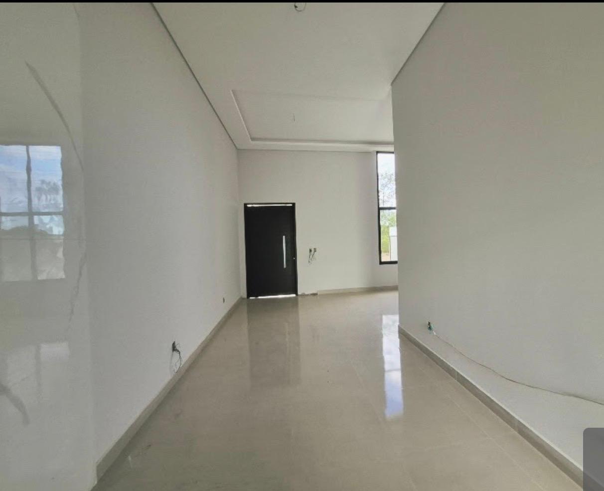 Casa Térrea com Suíte, Churrasqueira e Amplo Terreno