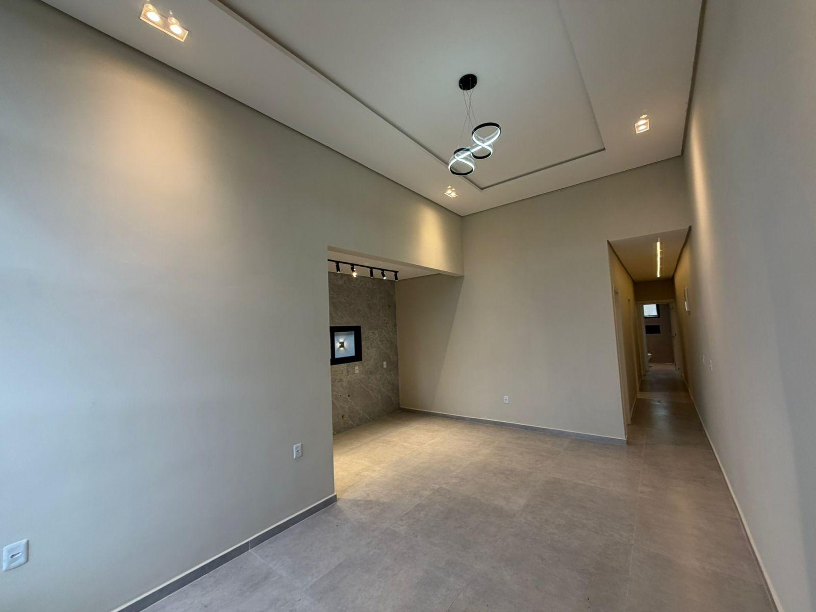 Casa Térrea com 3 Dormitórios, Suíte e Amplo Terreno