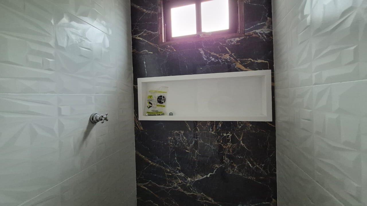 Casa com 5 Dormitórios, Área Gourmet e Amplo Espaço Externo