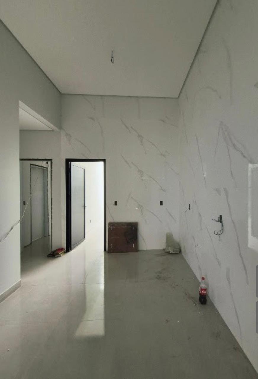 Casa Térrea com Suíte, Churrasqueira e Amplo Terreno