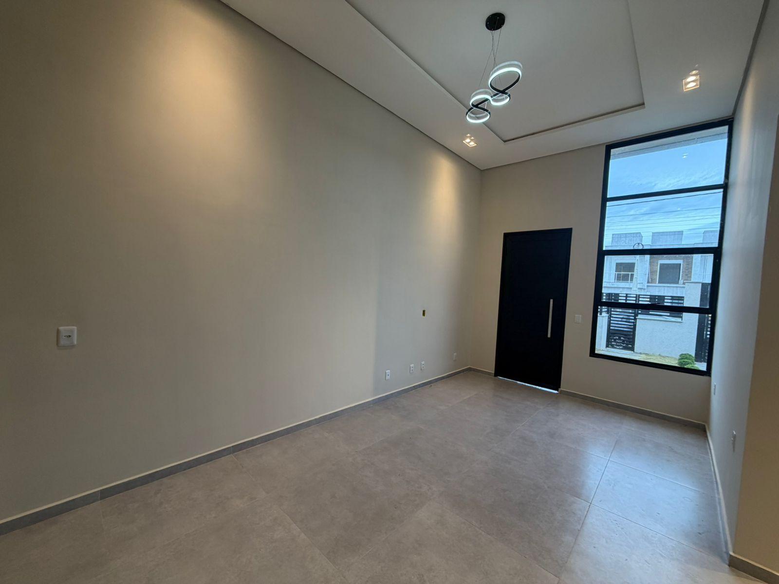 Casa Térrea com 3 Dormitórios, Suíte e Amplo Terreno