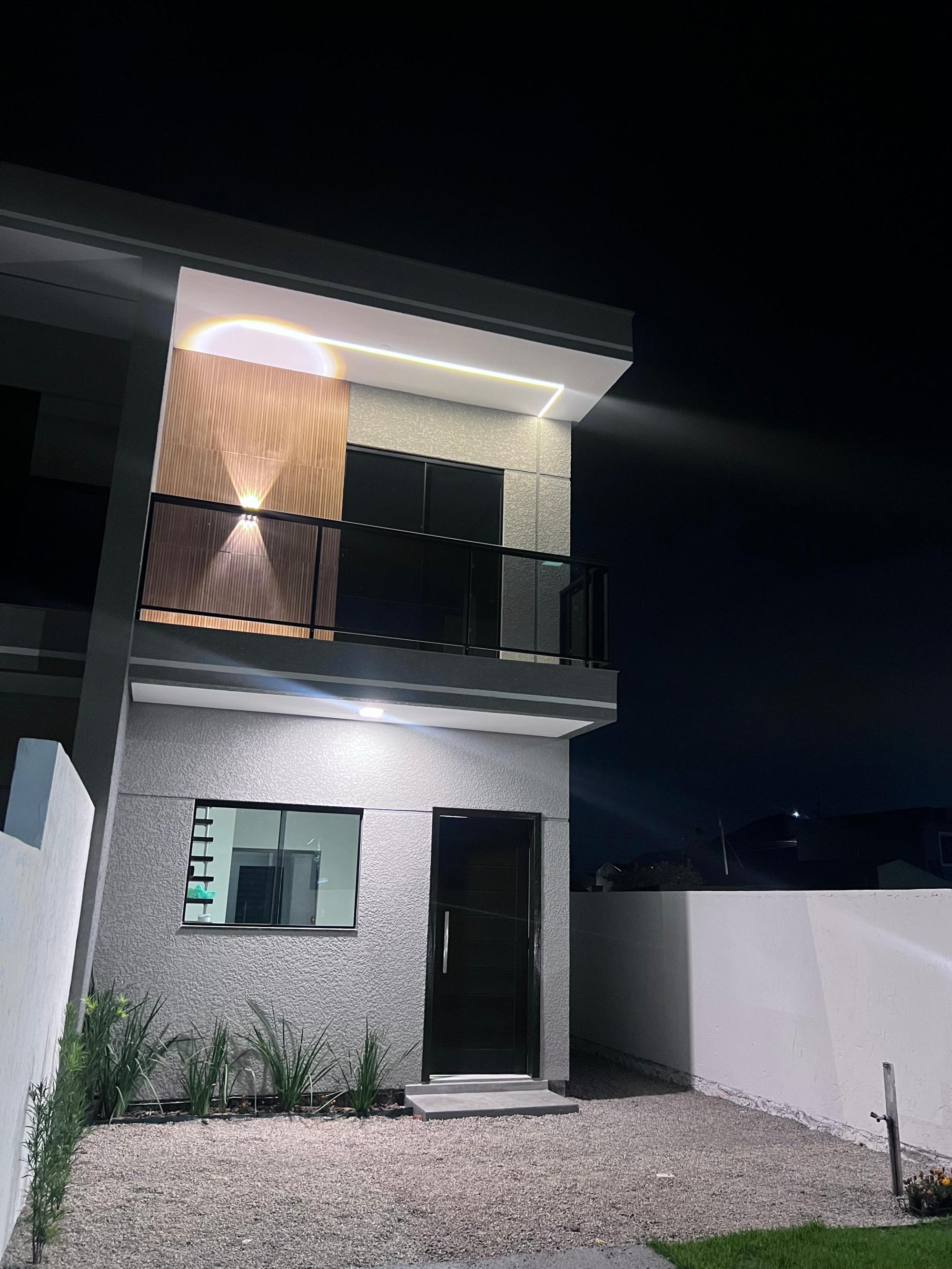 SOBRADO À VENDA – RIO VERMELHO | FLORIANÓPOLIS/SC | SUITES + EDÍCULA