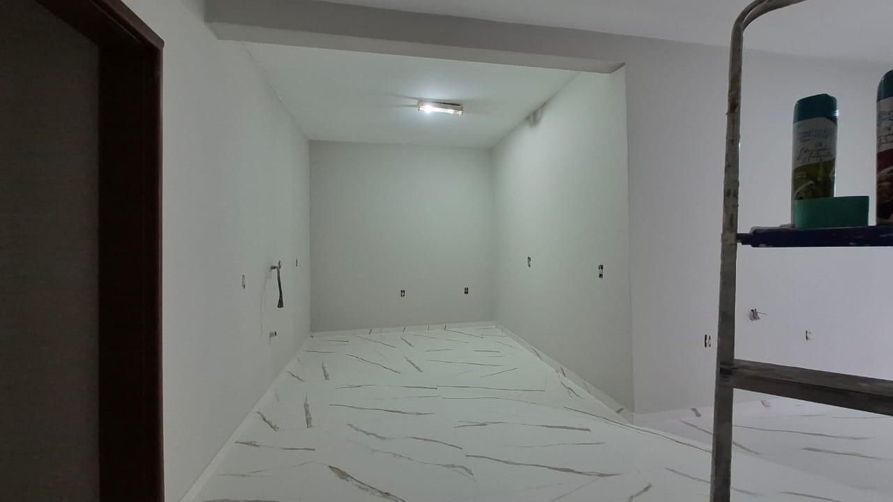 Casa com 5 Dormitórios, Área Gourmet e Amplo Espaço Externo