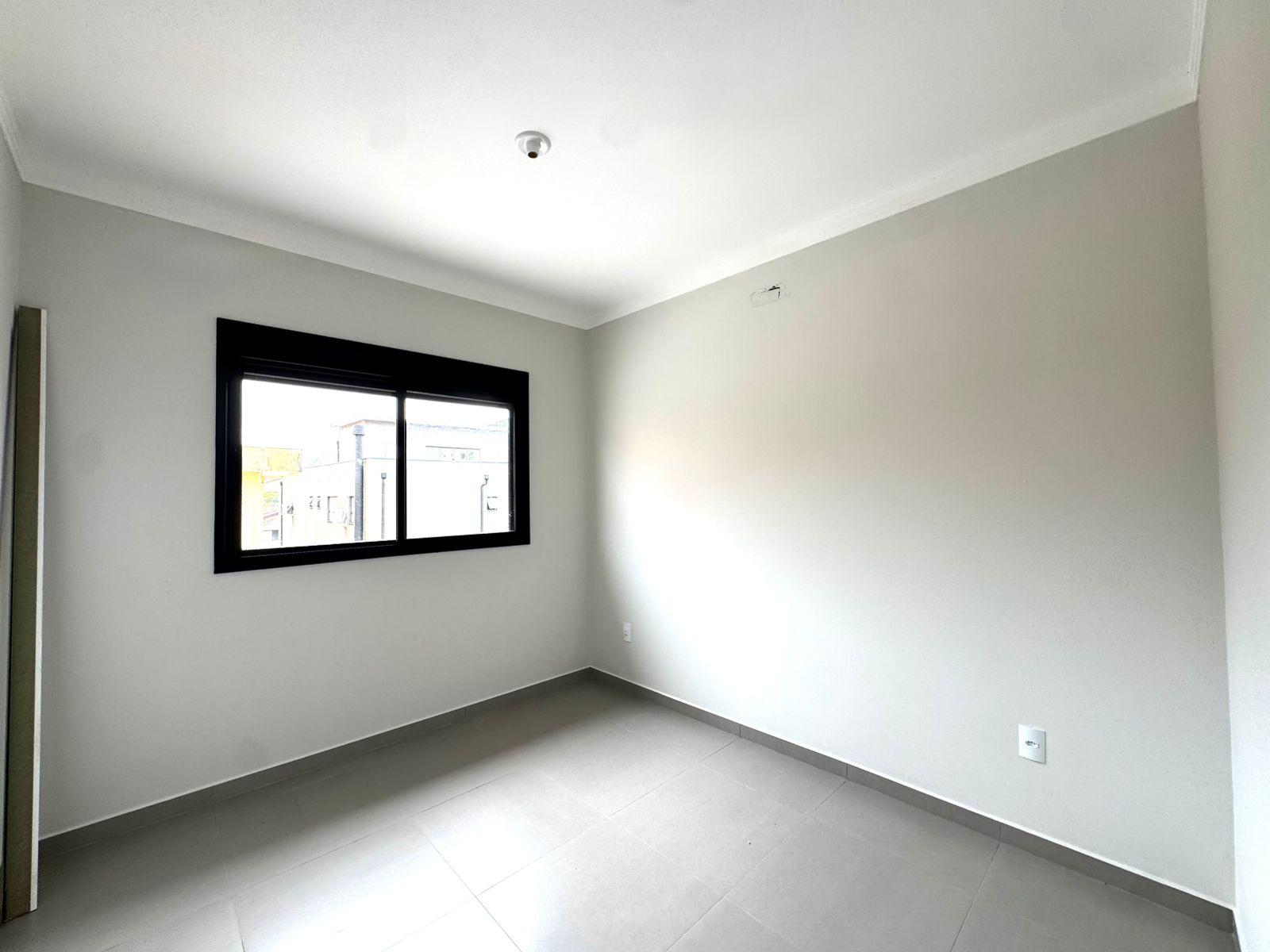Sobrado Novo com 2 Suítes, 2 Vagas e Quintal Privativo | Modernidade e Conforto