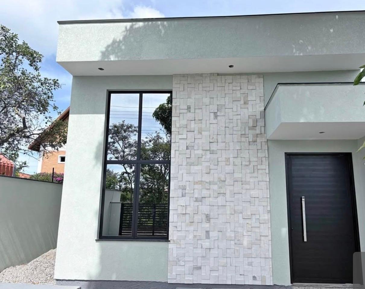 Casa Térrea com Suíte, Churrasqueira e Amplo Terreno