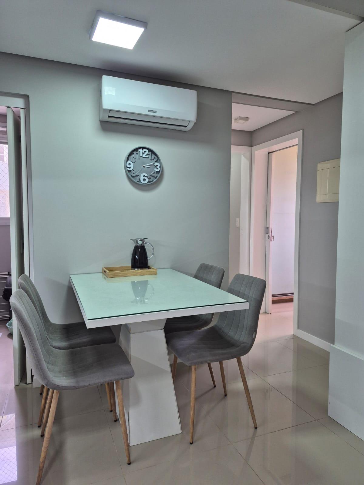Apartamento Mobiliado a 400 m da Praia | 2 Dormitórios, Suíte, Hobby Box e Pronto para Morar